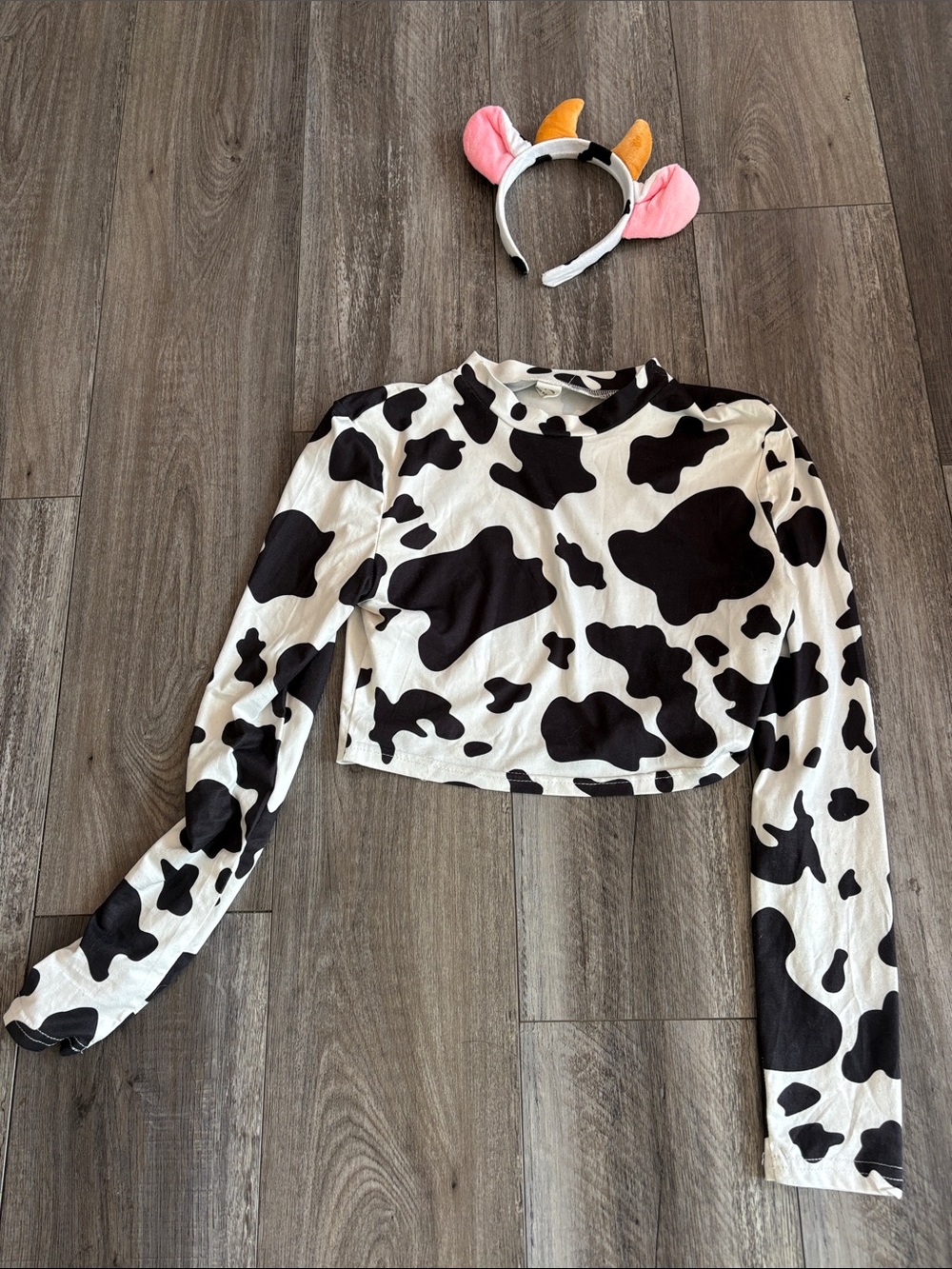 H&M Black & White Cow-Print Long Sleeve Crop Top & headband for Halloween